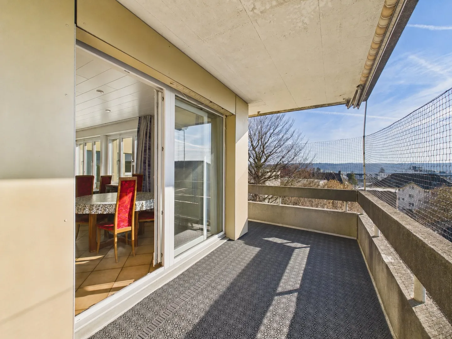 Spacious Penthouse with Rooftop Garden - Photo 6 of 16
