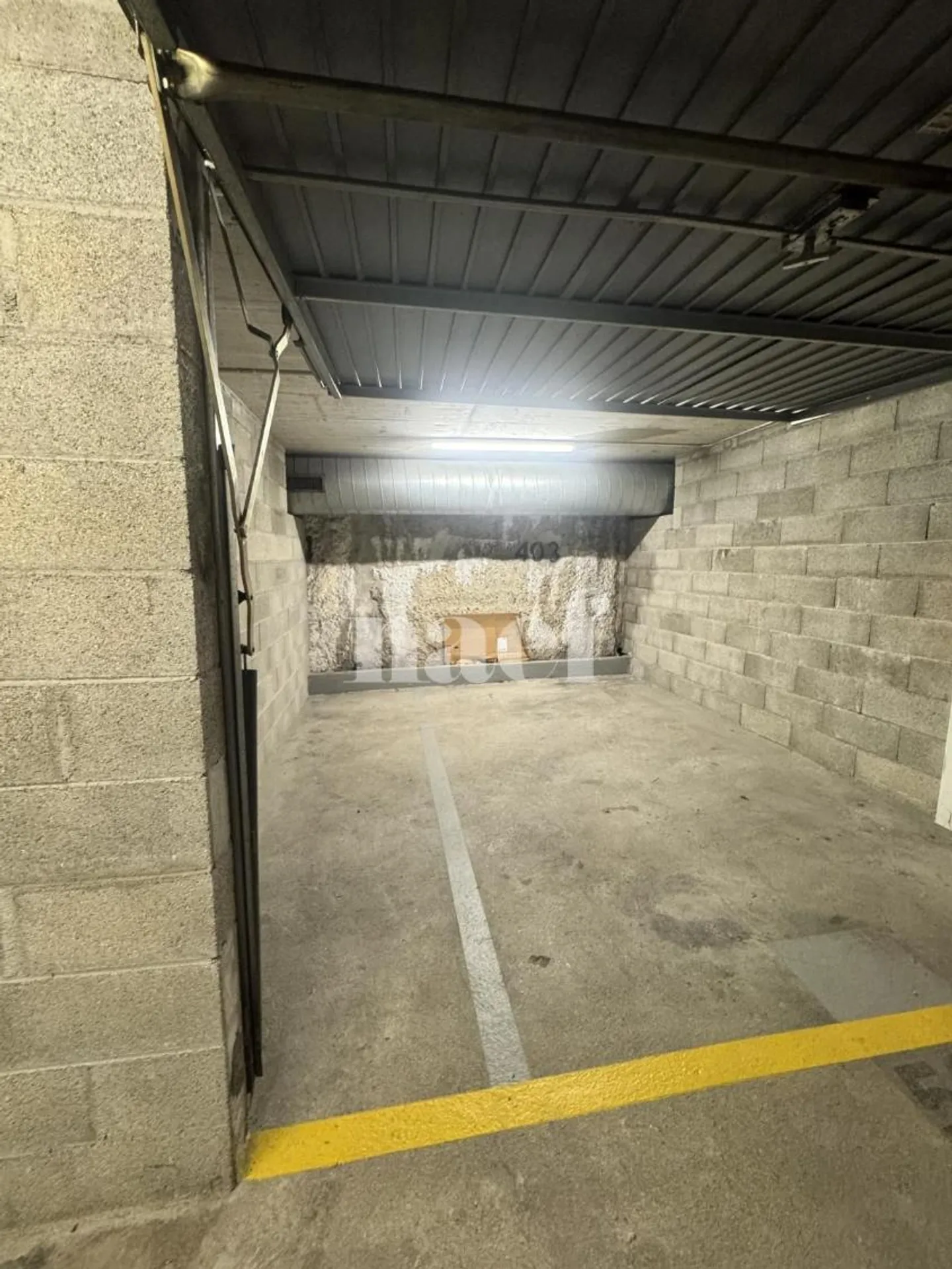 Individual garage - Photo 2 of 3