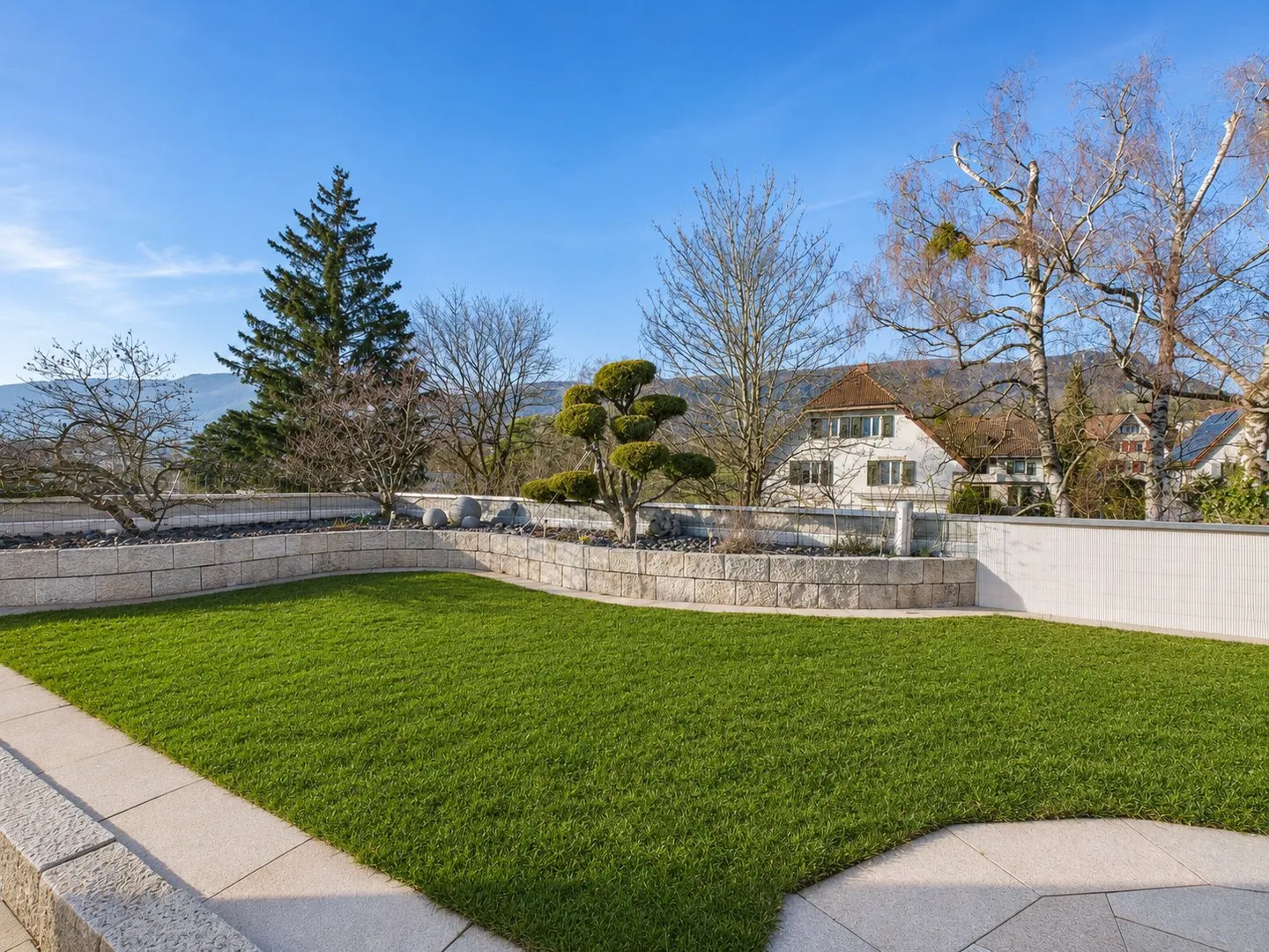 Spacious Penthouse with Rooftop Garden - Photo 14 of 16
