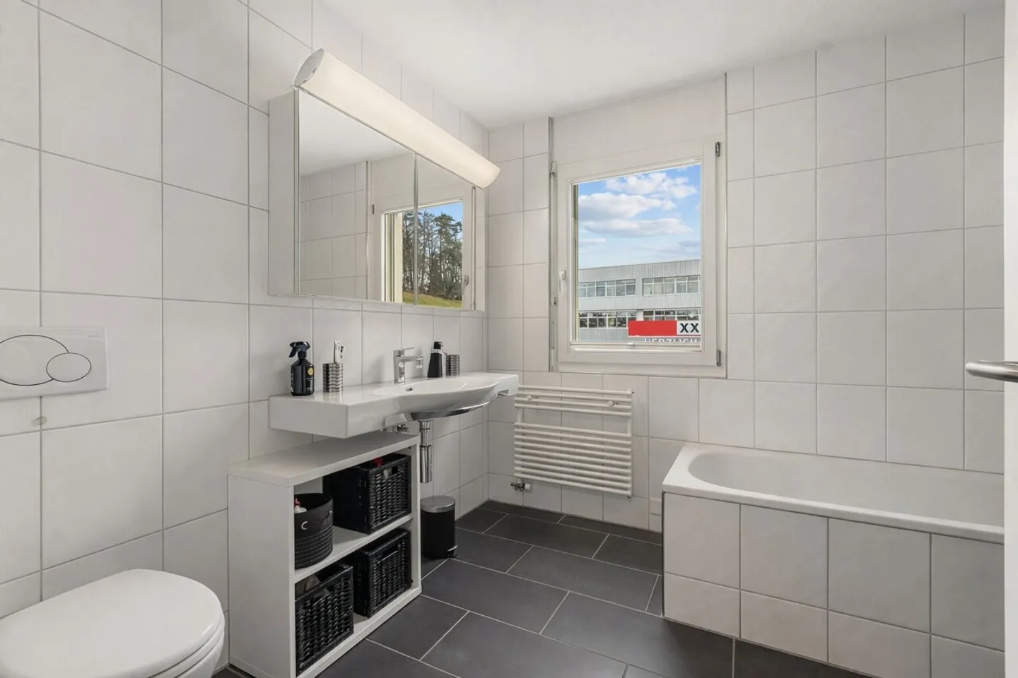 5.5-Room Corner House with Garden and 2 Underground Parking Spaces Included - Photo 16 of 25
