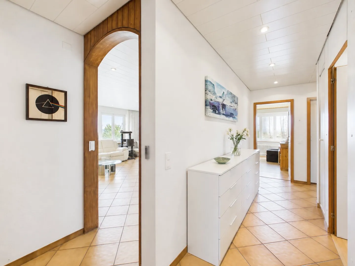 Spacious Penthouse with Rooftop Garden - Photo 10 of 16
