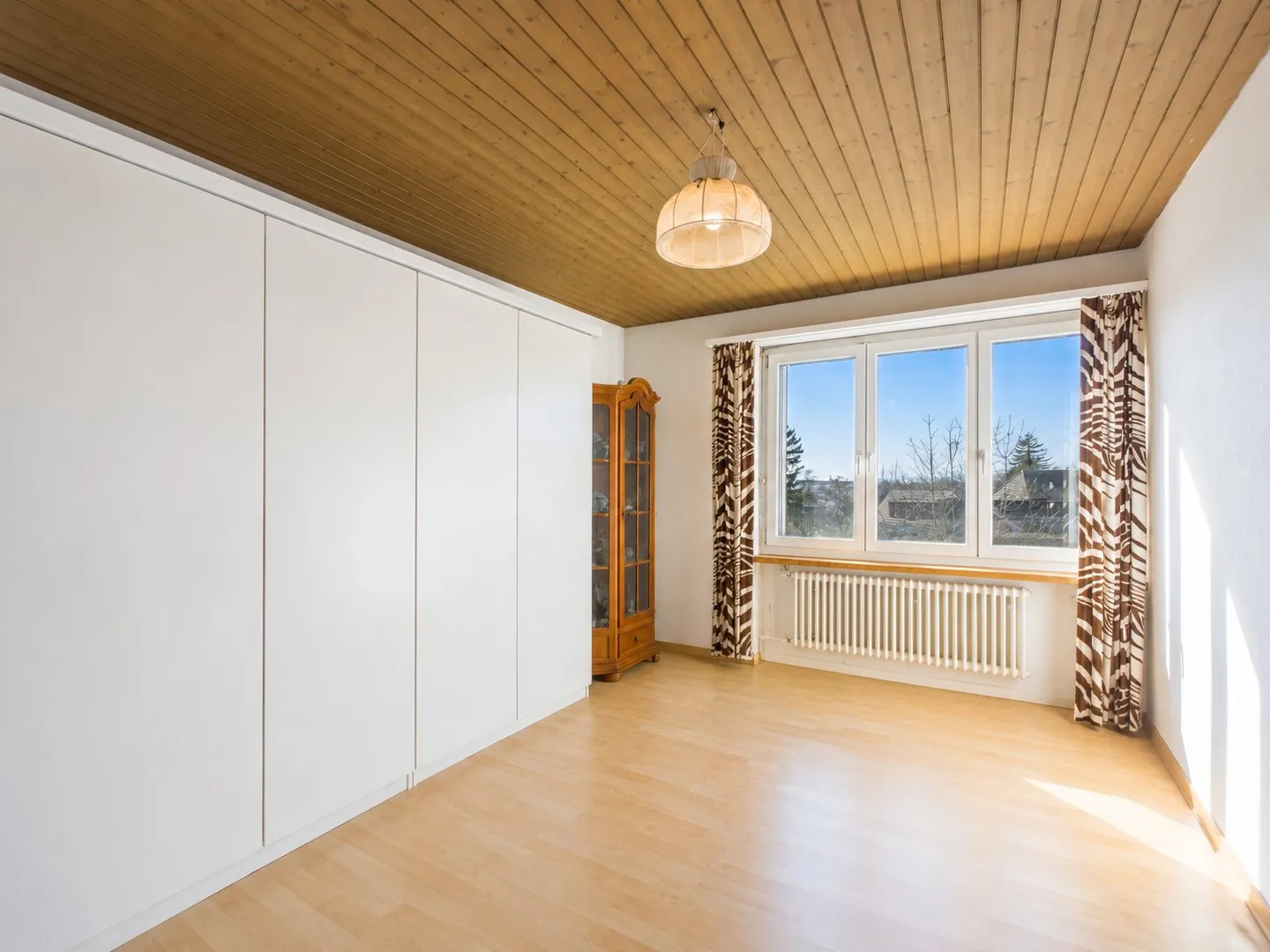 Spacious Penthouse with Rooftop Garden - Photo 11 of 16