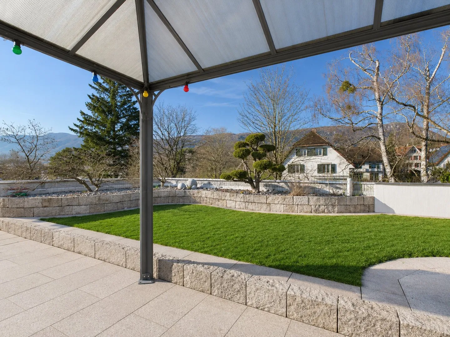 Spacious Penthouse with Rooftop Garden - Photo 16 of 16