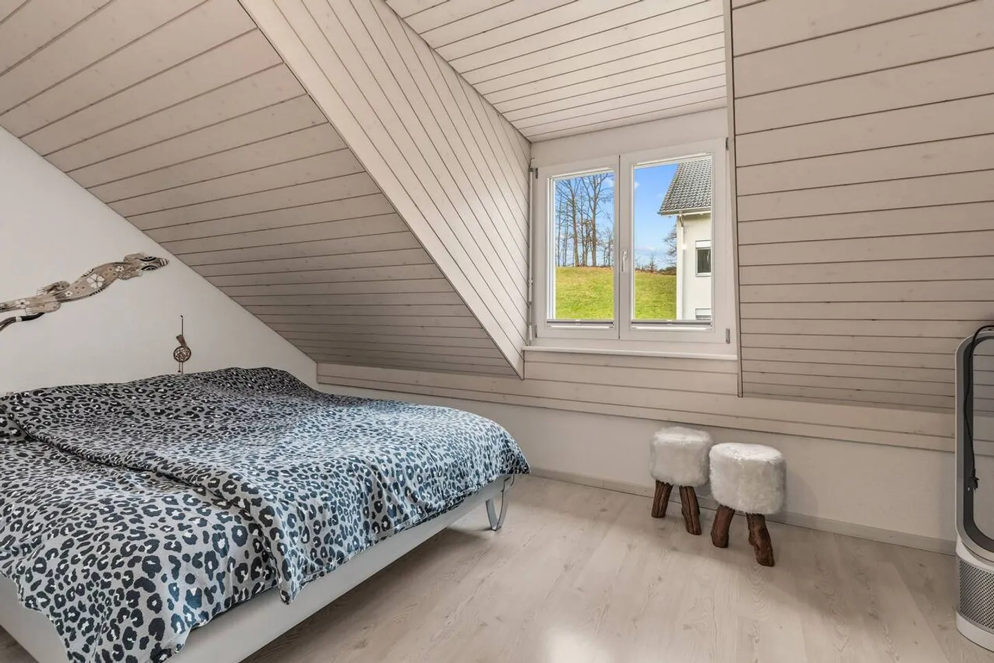 5.5-Room Corner House with Garden and 2 Underground Parking Spaces Included - Photo 24 of 25