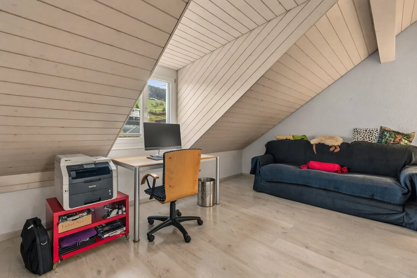 5.5-Room Corner House with Garden and 2 Underground Parking Spaces Included - Photo 22 of 25