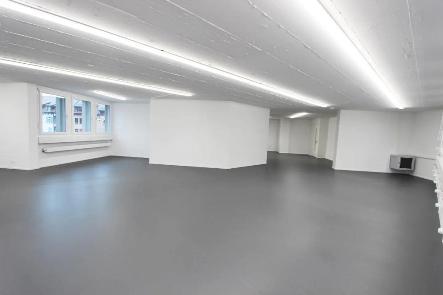 Spazio ufficio/commerciale moderno sviluppato - Foto 4 di 10