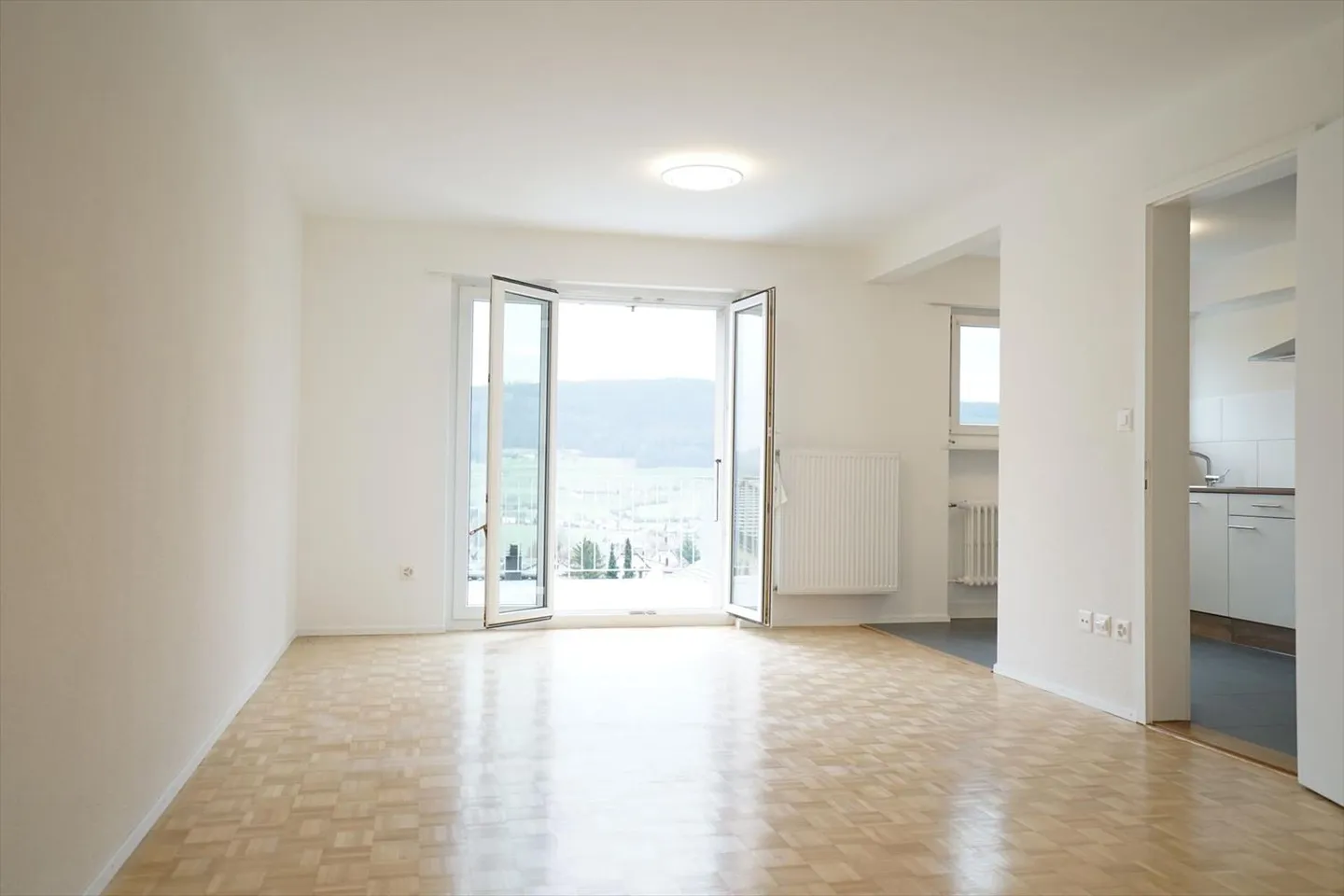 Semi-Detached House with a View of the Green - Photo 2 of 13