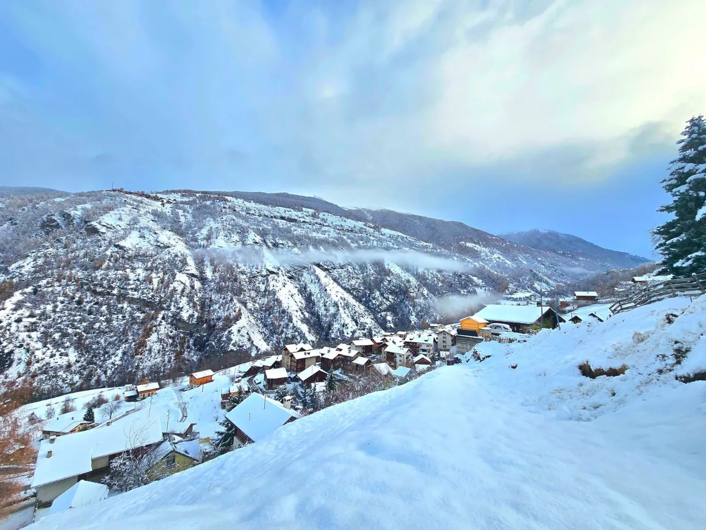 Terrain à bâtir de 1047 m2 avec vue sur les montagnes et la vallée dans le Val d'Hérens - Photo 3 sur 11