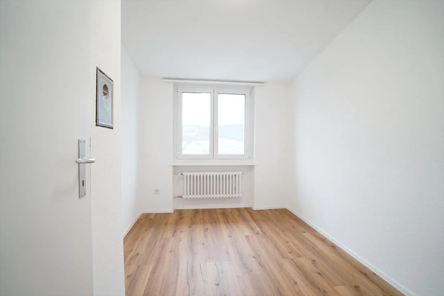 Semi-Detached House with a View of the Green - Photo 6 of 13
