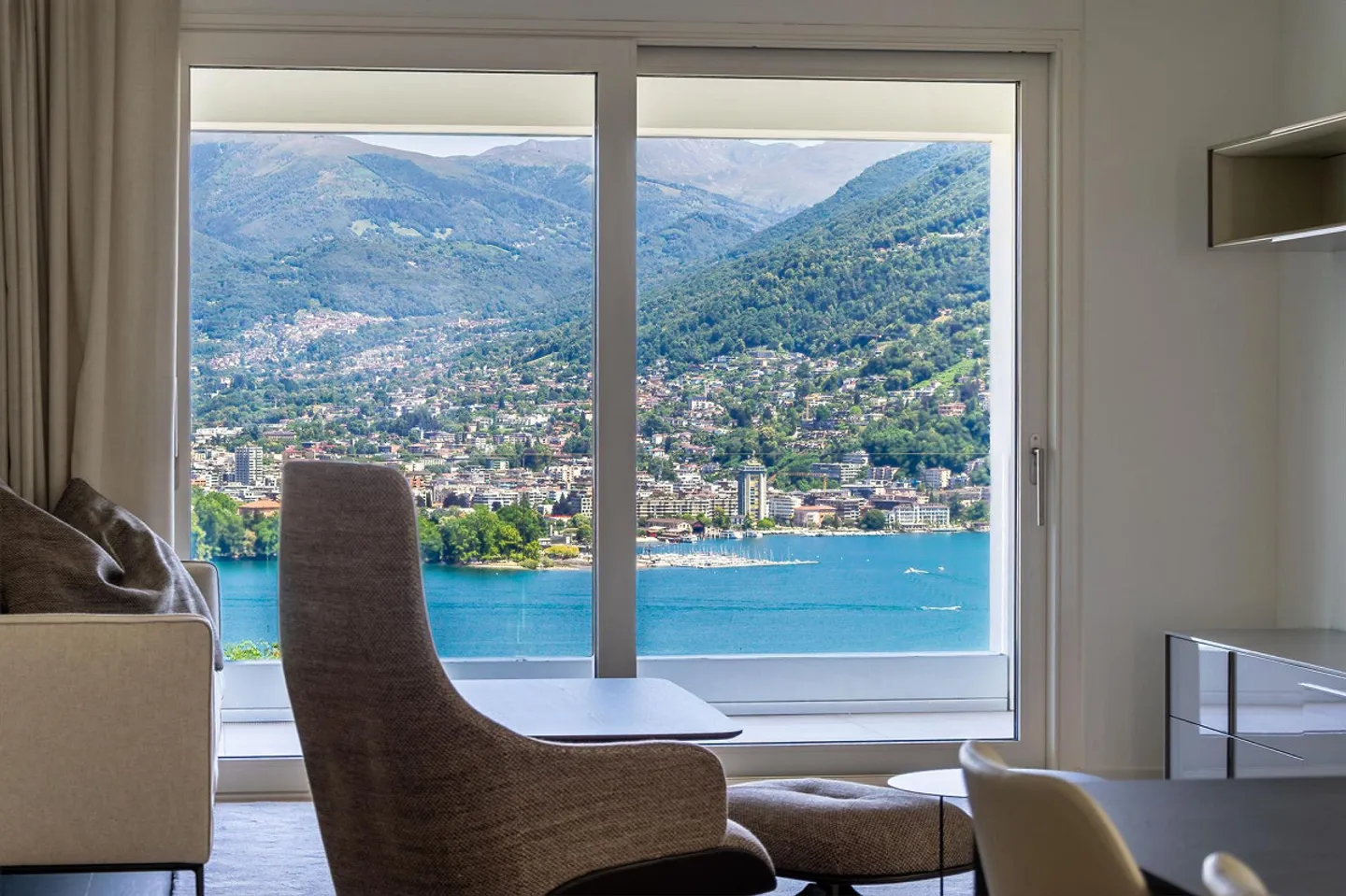 Lusso Contemporaneo con Vista sul Lago - Foto 1 di 11