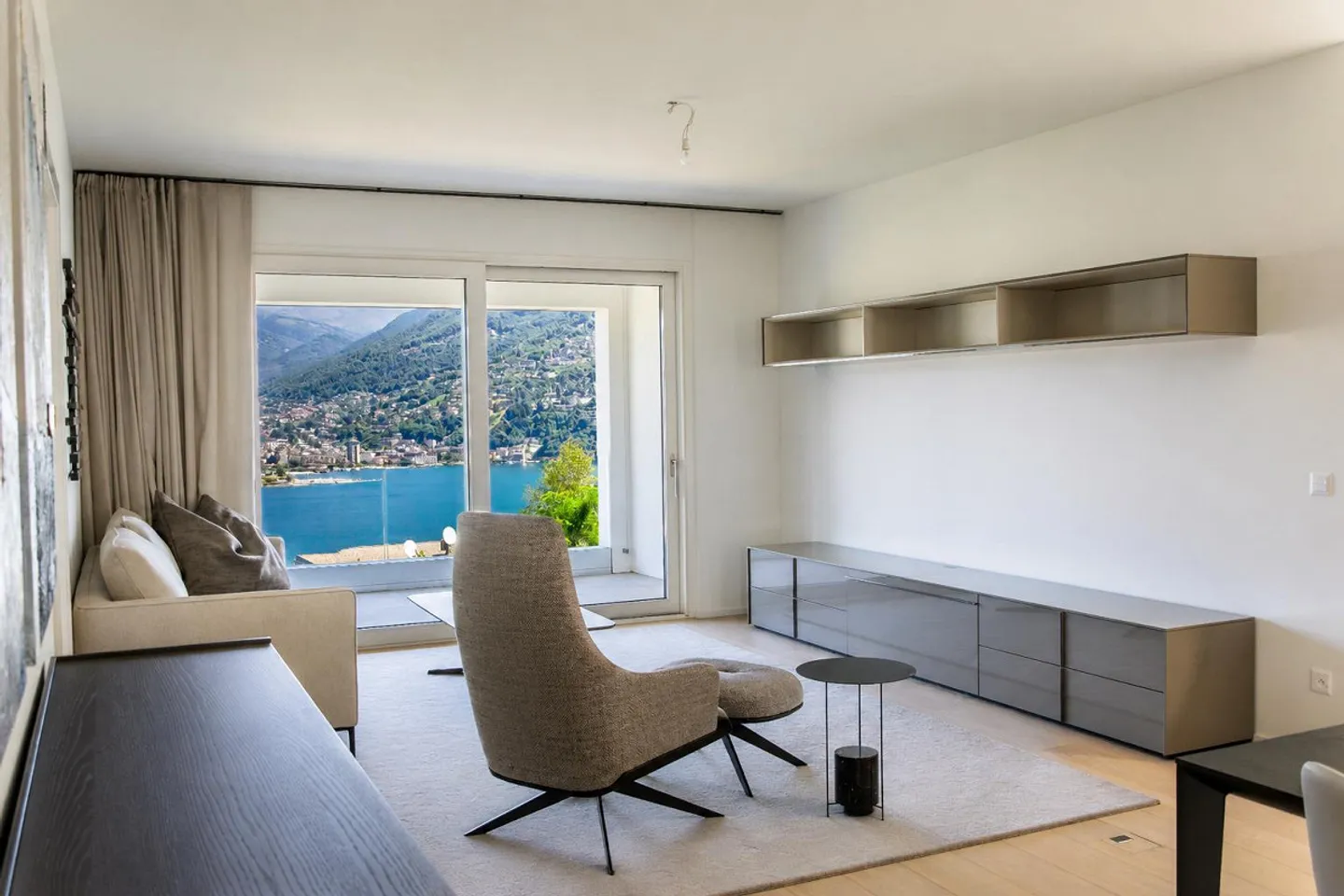 Lusso Contemporaneo con Vista sul Lago - Foto 10 di 11