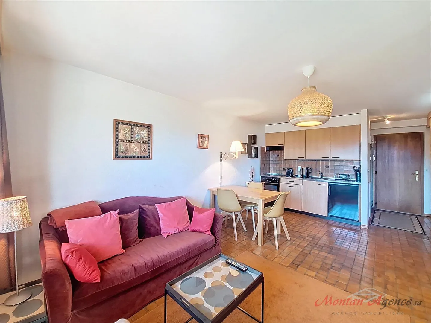 1-room apartment - Photo 1 of 9