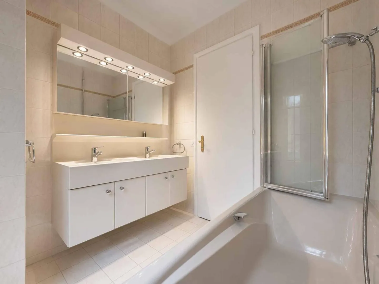 Appartement spacieux 5 pièces - Photo 9 sur 11