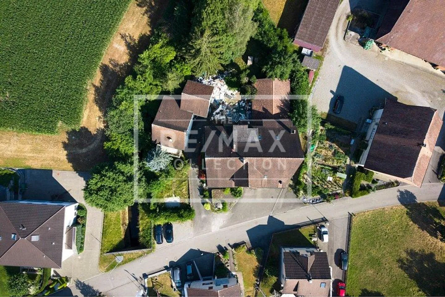 Attractive new construction project for sale as a whole / 3 houses - 11 apartments - Photo 1 of 13