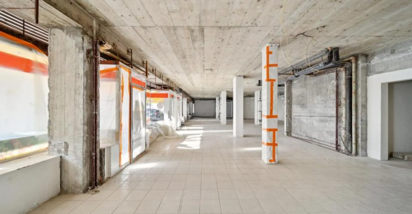 Bella superficie commerciale vicino al centro - Foto 2 di 5