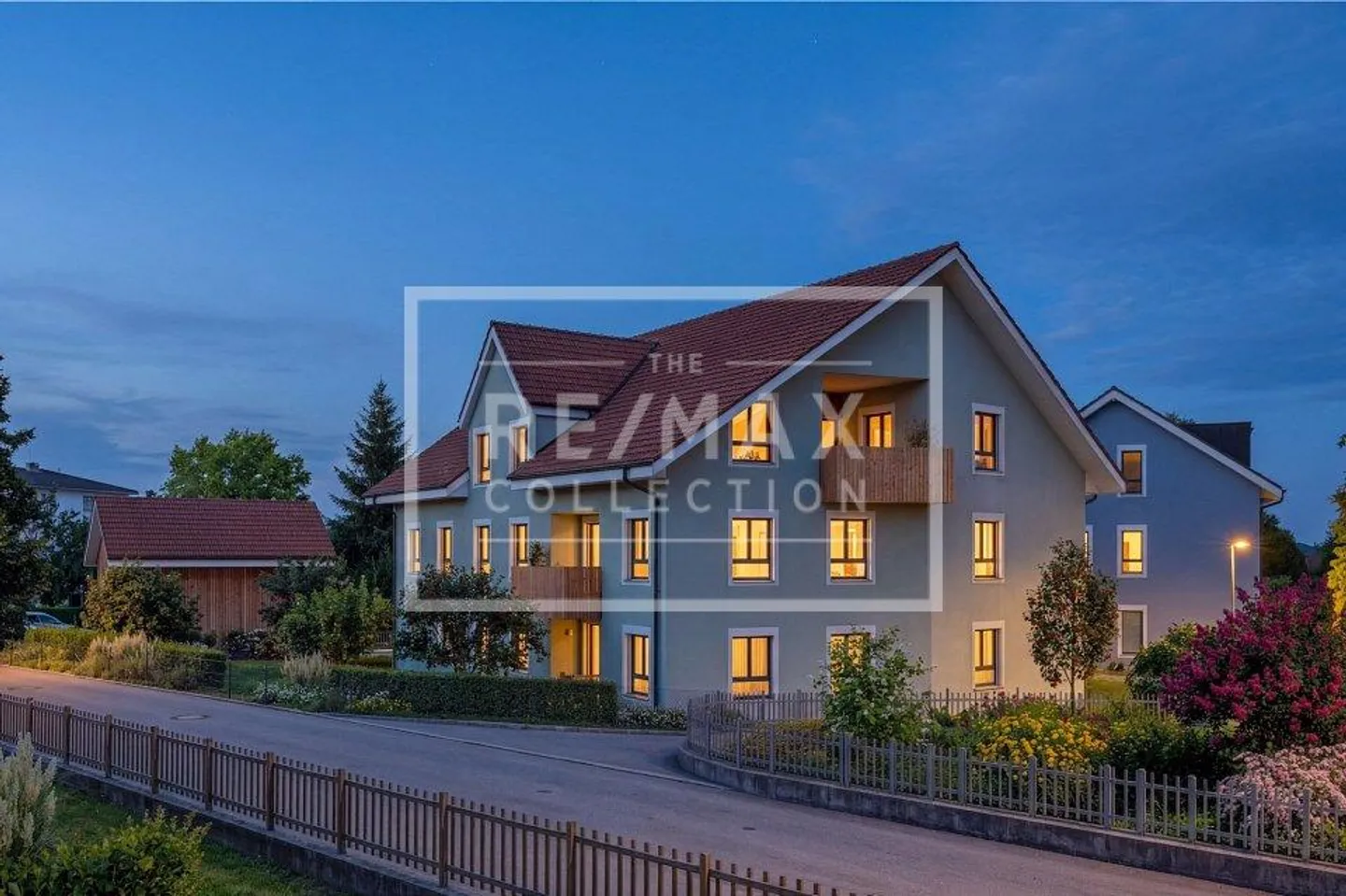 Attractive new construction project for sale as a whole / 3 houses - 11 apartments - Photo 3 of 13