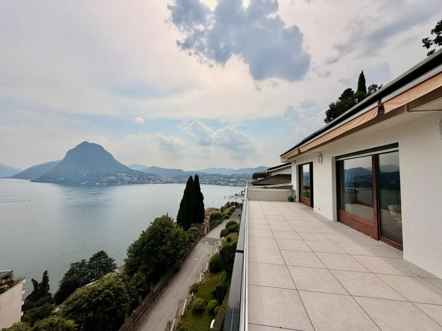 CASTAGNOLA · EXCLUSIVITY WITH VIEW OF THE GOLFO DI LUGANO - Photo 2 of 5