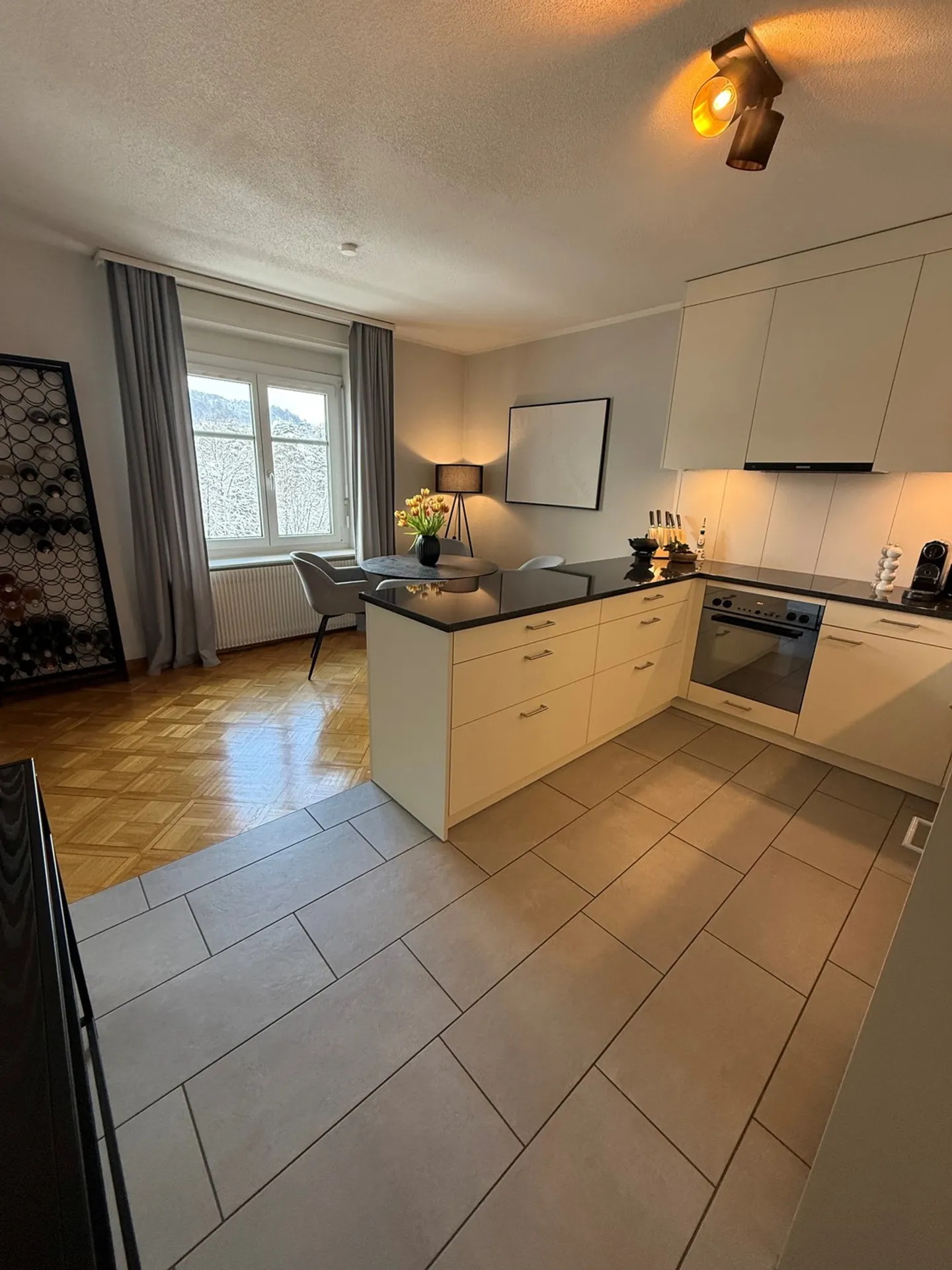 Attractive 3.5-room apartment directly next to Irchelpark - Top location in Zurich - Photo 3 of 9