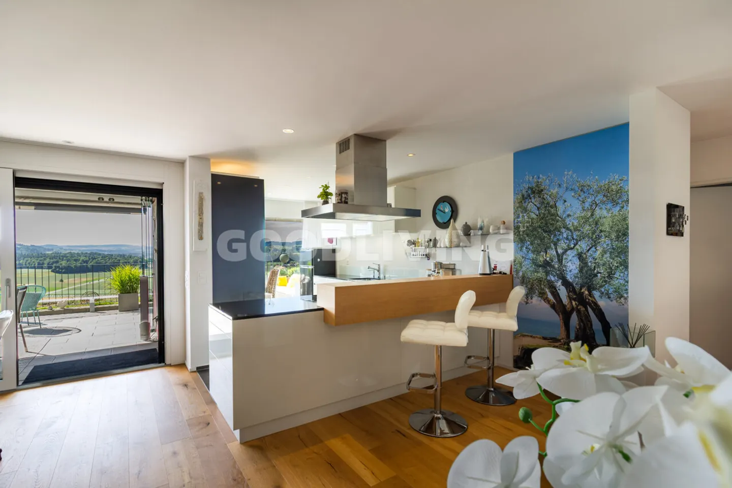 Stylish Duplex with Terrace - Photo 7 of 7