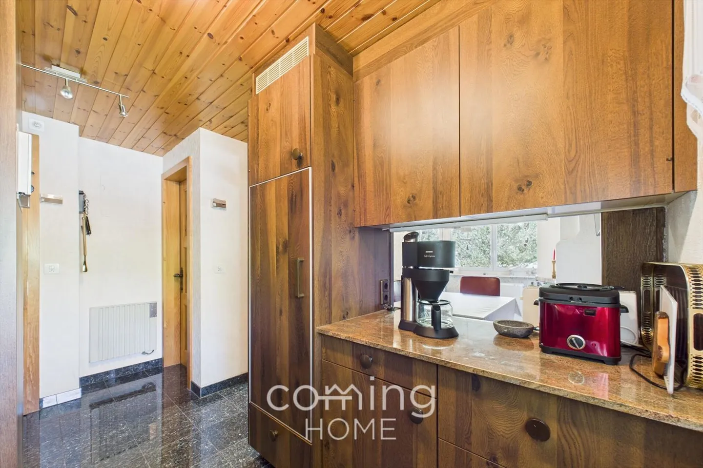Appartamento soleggiato di 2,5 locali a Saas-Grund - Con camino, vista sulle montagne e grande balcone - Foto 6 di 11