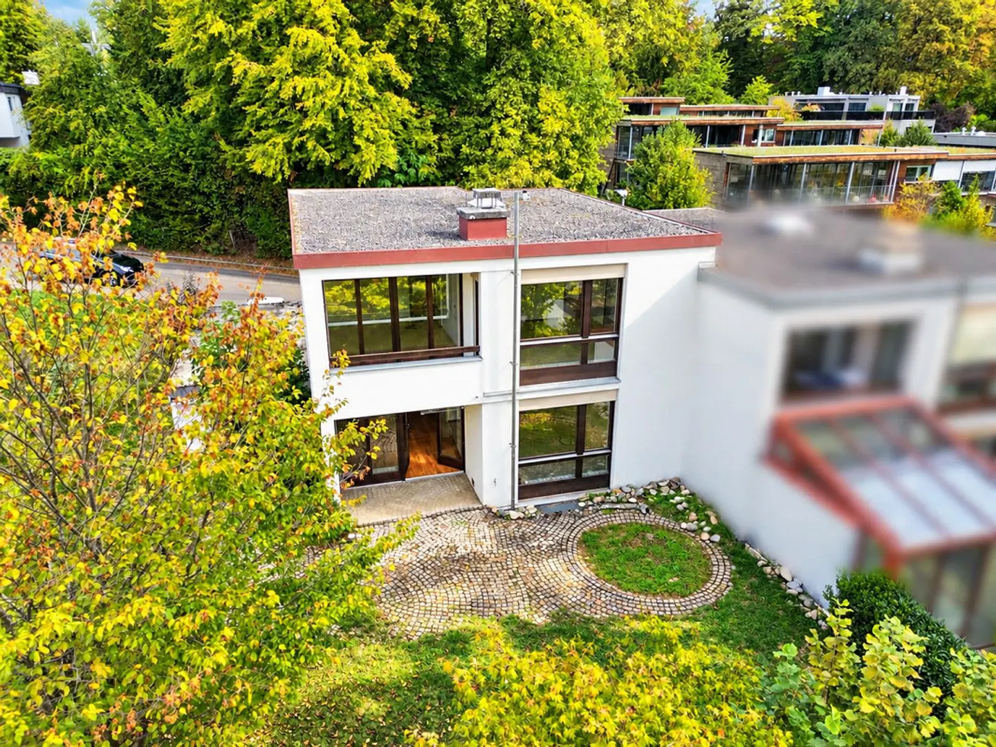 Spacious 5.5-room semi-detached house with versatile expansion potential - Photo 3 of 15