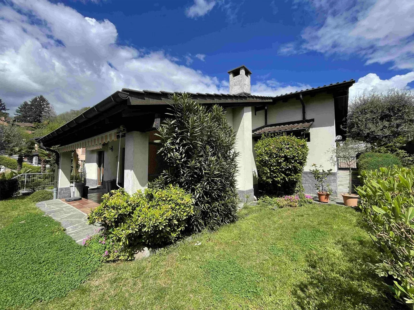PROPRIETÀ STRAORDINARIA 5.5 CON GRANDE GIARDINO - Foto 3 di 13