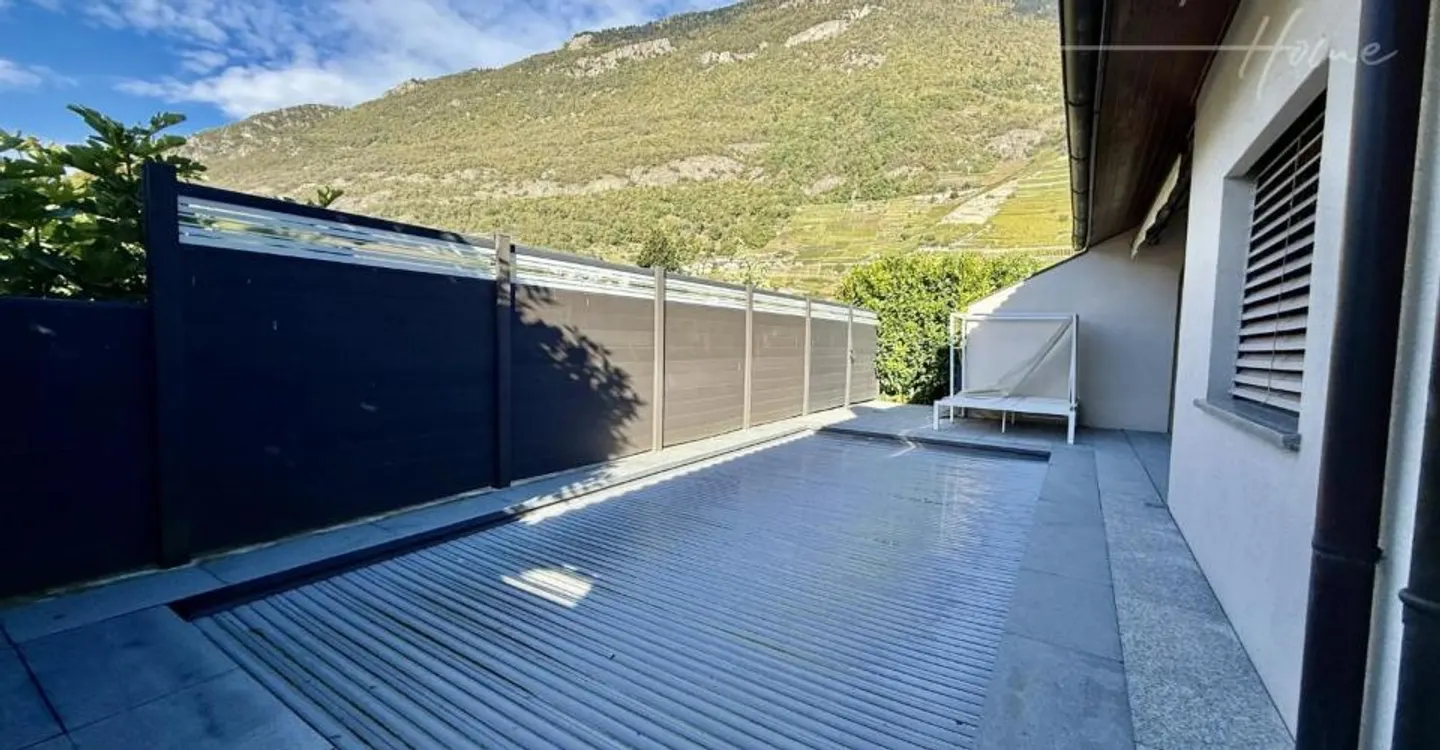 Luxury Villa with Pool - Photo 3 of 4