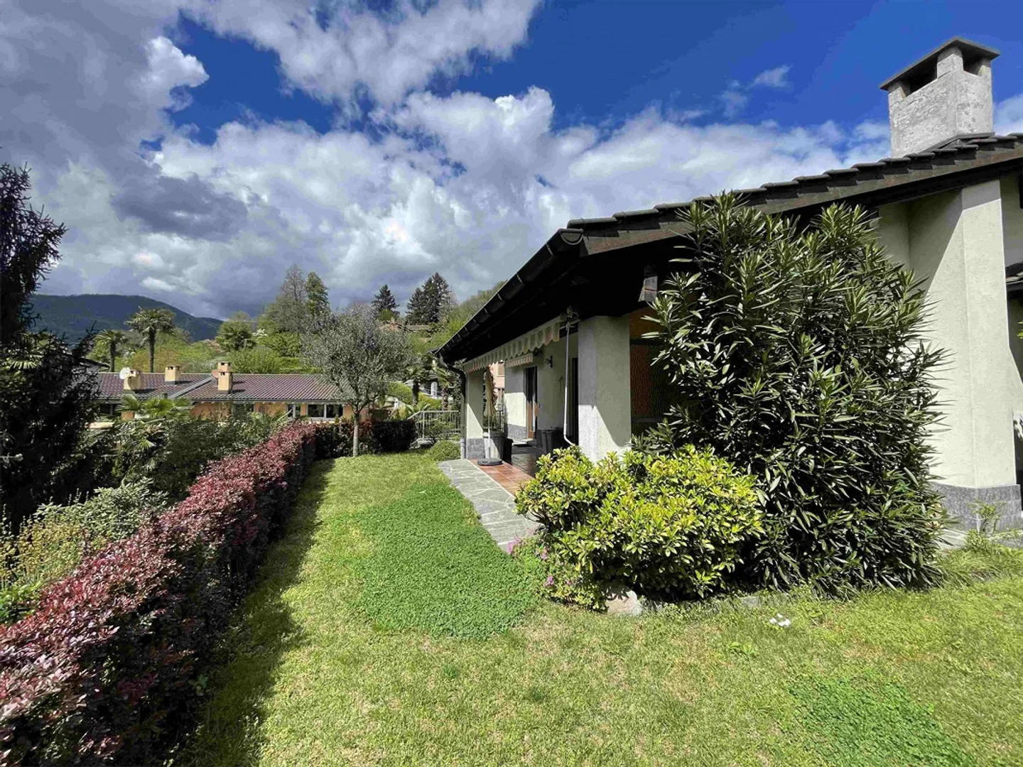PROPRIETÀ STRAORDINARIA 5.5 CON GRANDE GIARDINO - Foto 4 di 13