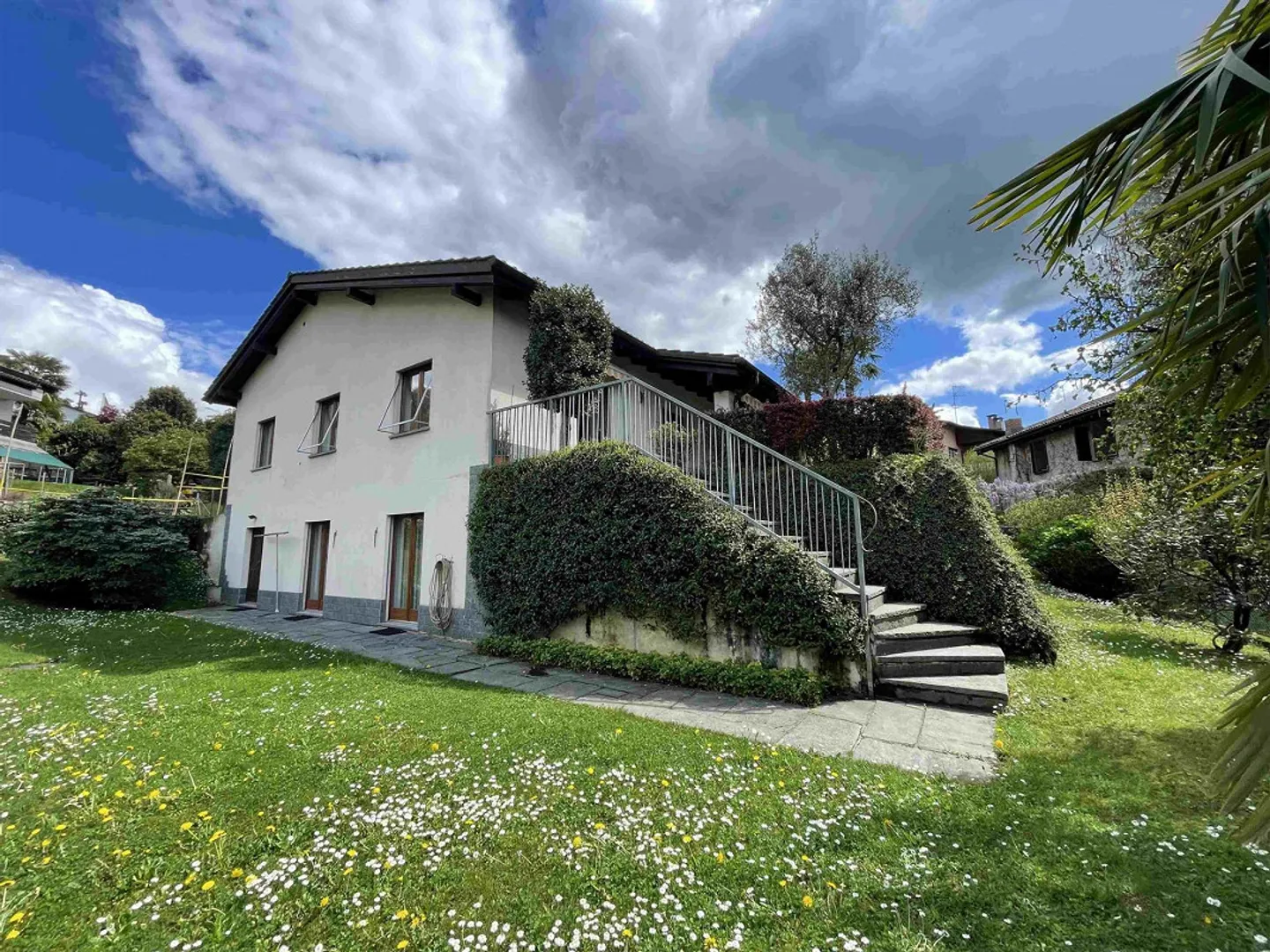 PROPRIETÀ STRAORDINARIA 5.5 CON GRANDE GIARDINO - Foto 5 di 13