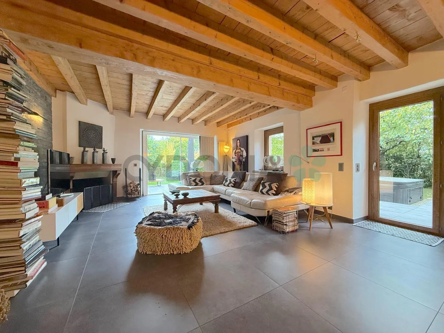 Sublime village house that combines modernity and the charm of the old - Photo 3 of 14