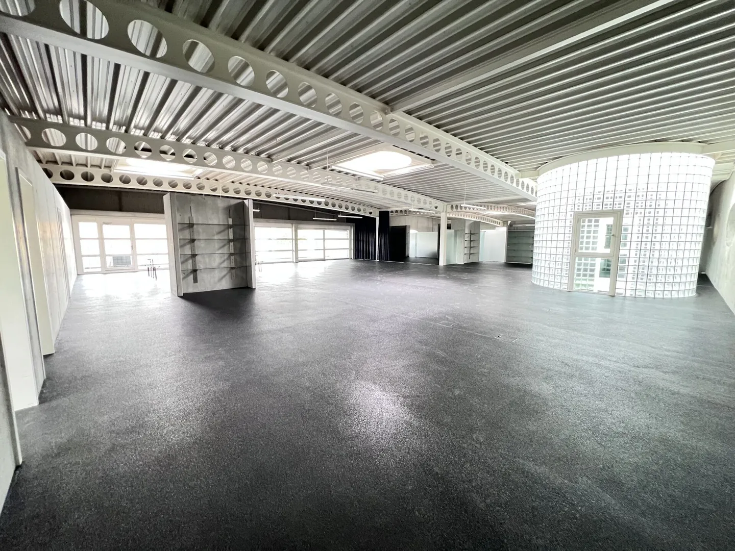 Uffici moderni (442m2) al 1° piano - Foto 1 di 12