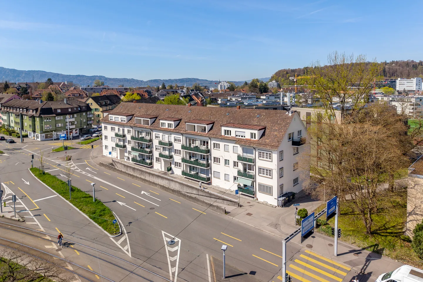 Espaces de stockage pratiques dans un emplacement central - disponibles immédiatement - Photo 2 sur 3