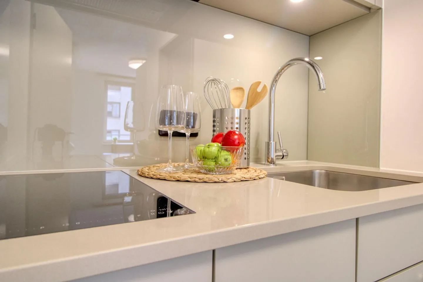 Furnished Studio with Private Kitchen and Bathroom in a New Building, Schlieren - Photo 2 of 14