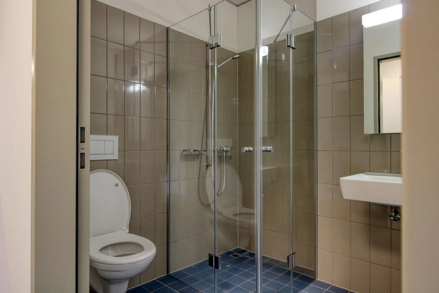Furnished Studio with Private Kitchen and Bathroom in a New Building, Schlieren - Photo 4 of 14