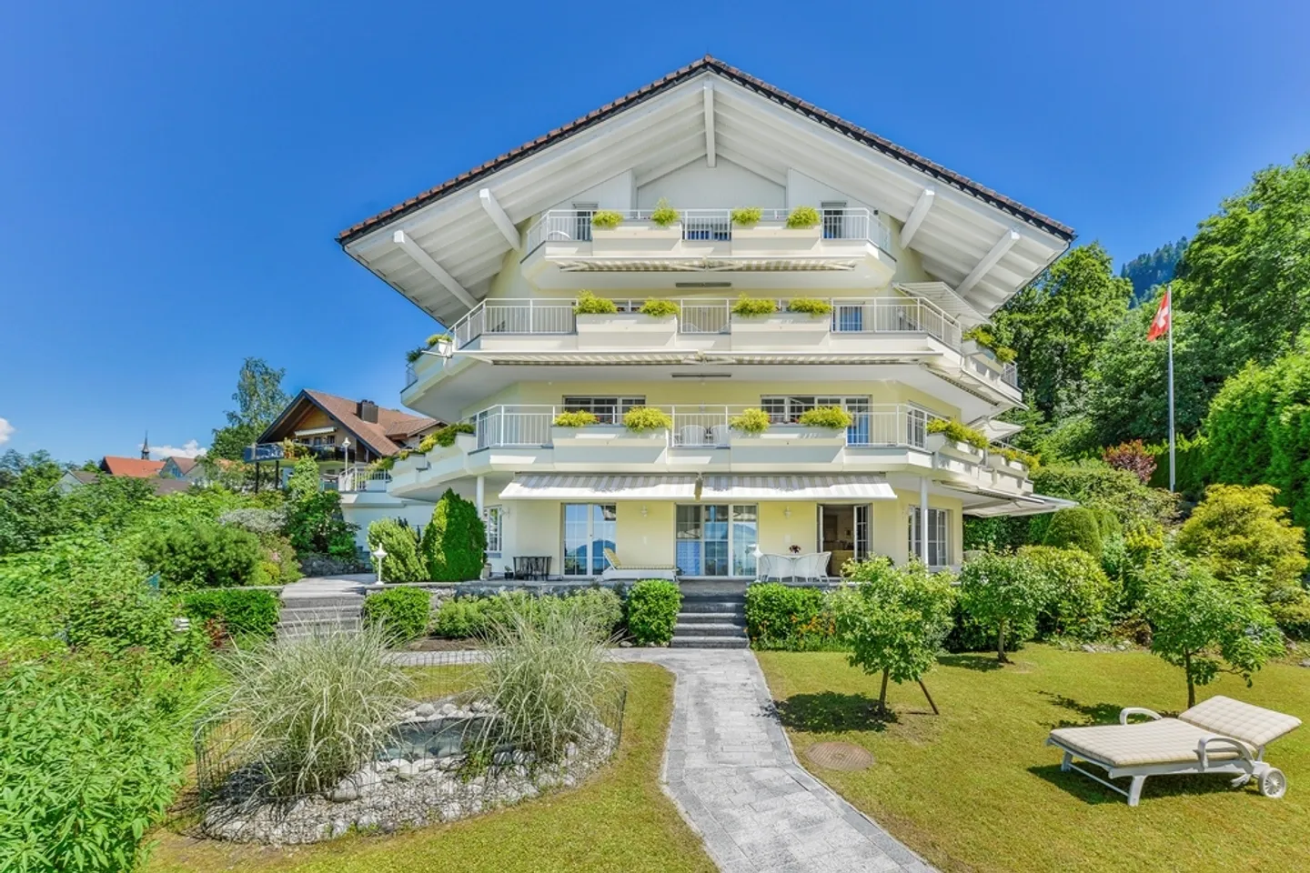 Grosse 2.5-Z- Wohnung an Traumlage mit wunderschöner See- u. Bergsicht - Foto 1 von 11