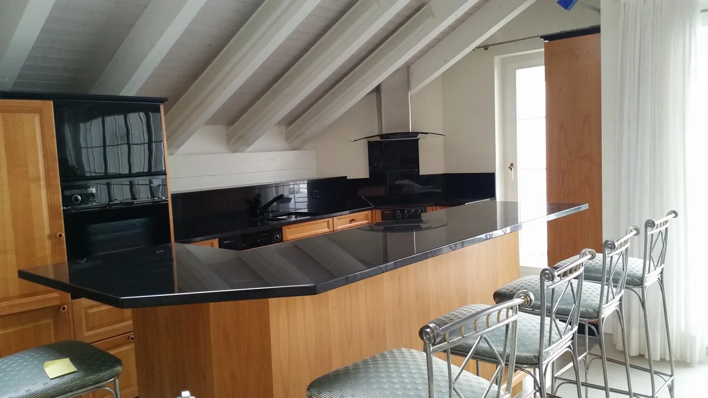 Grosse 2.5-Z- Wohnung an Traumlage mit wunderschöner See- u. Bergsicht - Foto 2 von 11