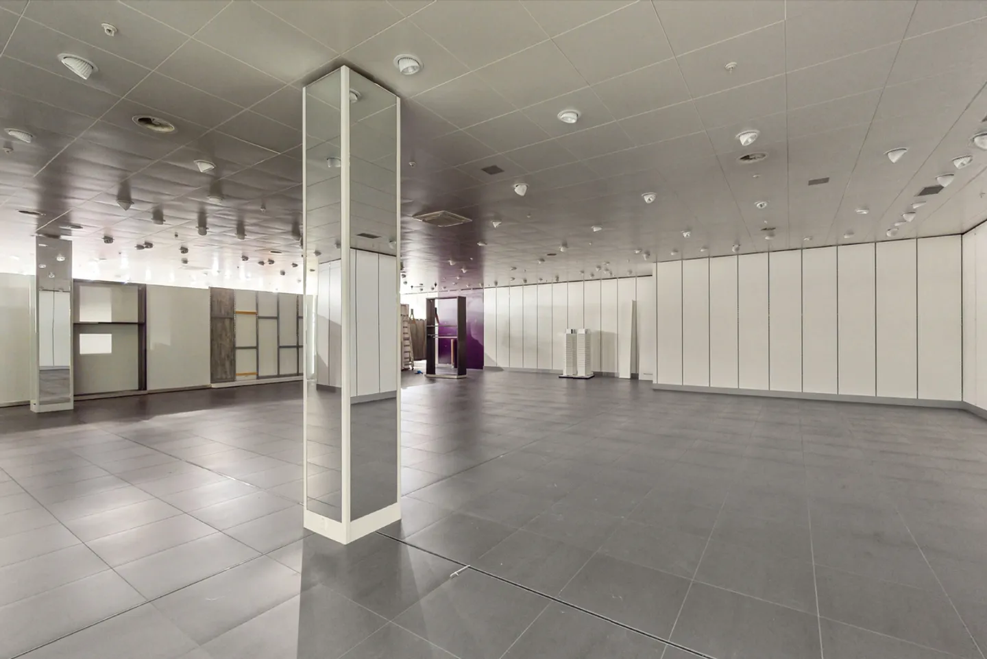 Pop-up: Commercial space available for a short term - Photo 2 of 4