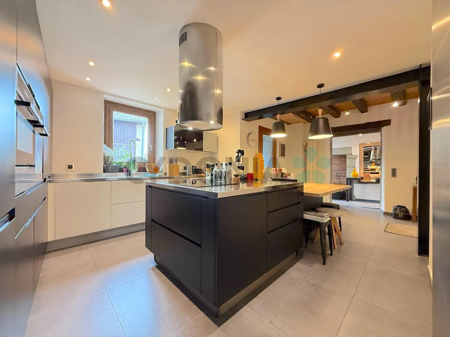 Sublime village house that combines modernity and the charm of the old - Photo 5 of 14