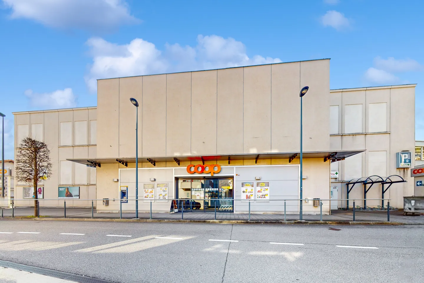 Pop-up: Commercial space available for a short term - Photo 1 of 4