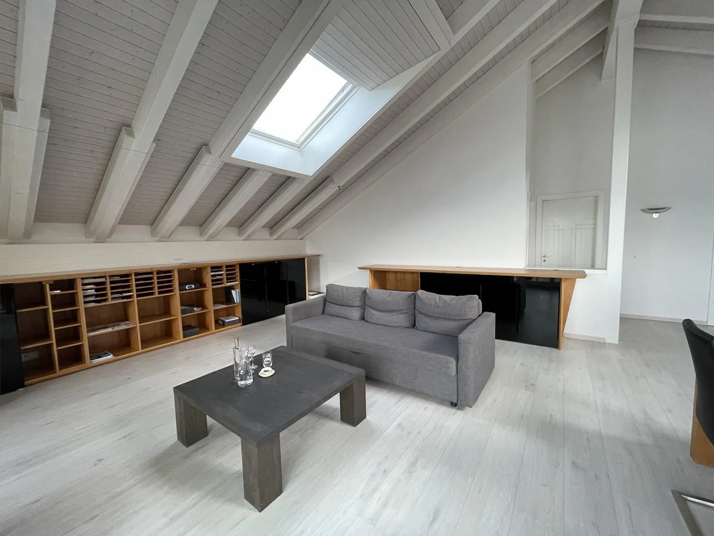 Grosse 2.5-Z- Wohnung an Traumlage mit wunderschöner See- u. Bergsicht - Foto 6 von 11