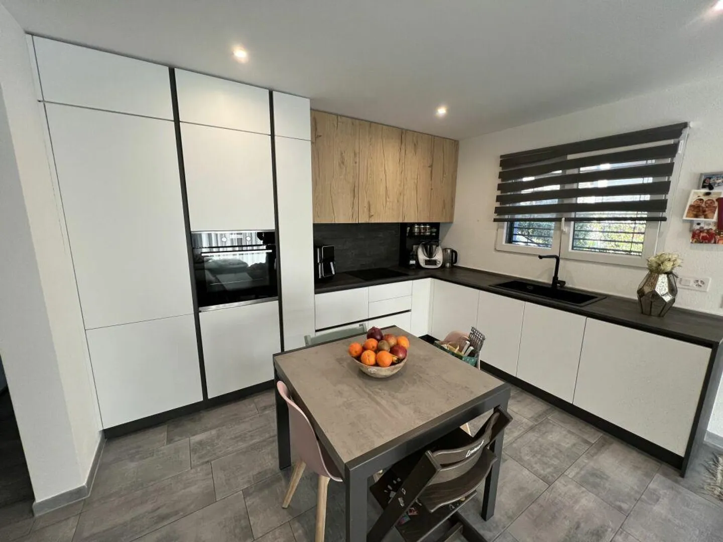 Maison moderne jumelée, 4.5 + 3.5 pièces avec grand jardin - Photo 3 sur 17