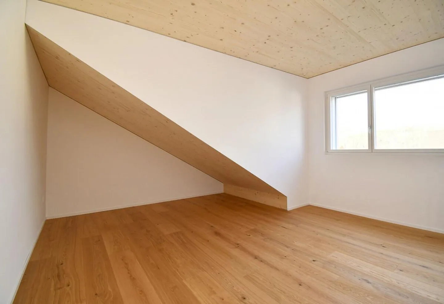 Grosszügige Dachwohnung im Eigentumsstandard zu vermieten! - Foto 6 von 14