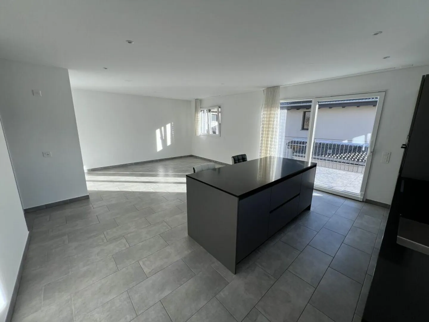 Maison moderne jumelée, 4.5 + 3.5 pièces avec grand jardin - Photo 10 sur 17