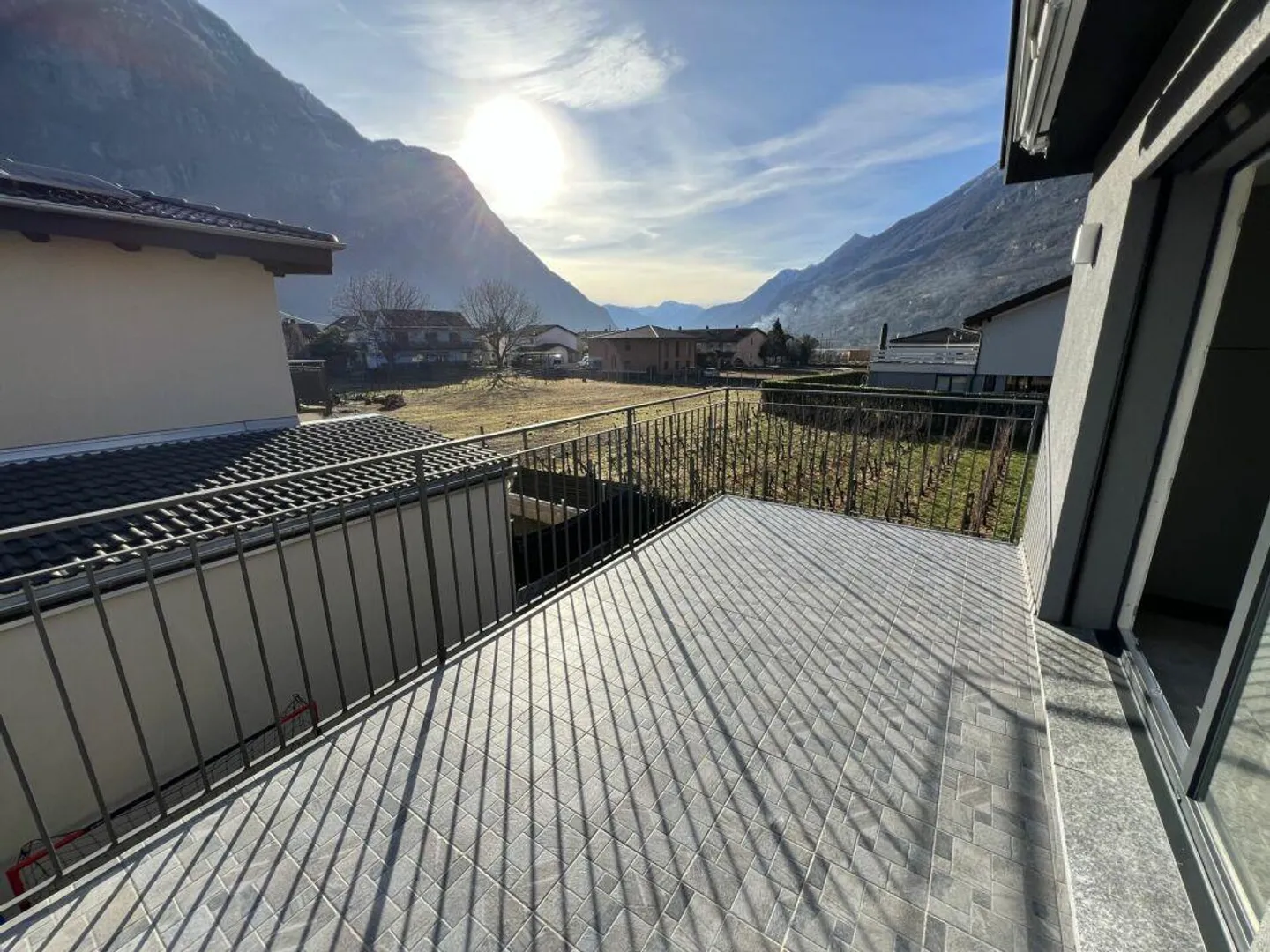 Maison moderne jumelée, 4.5 + 3.5 pièces avec grand jardin - Photo 12 sur 17
