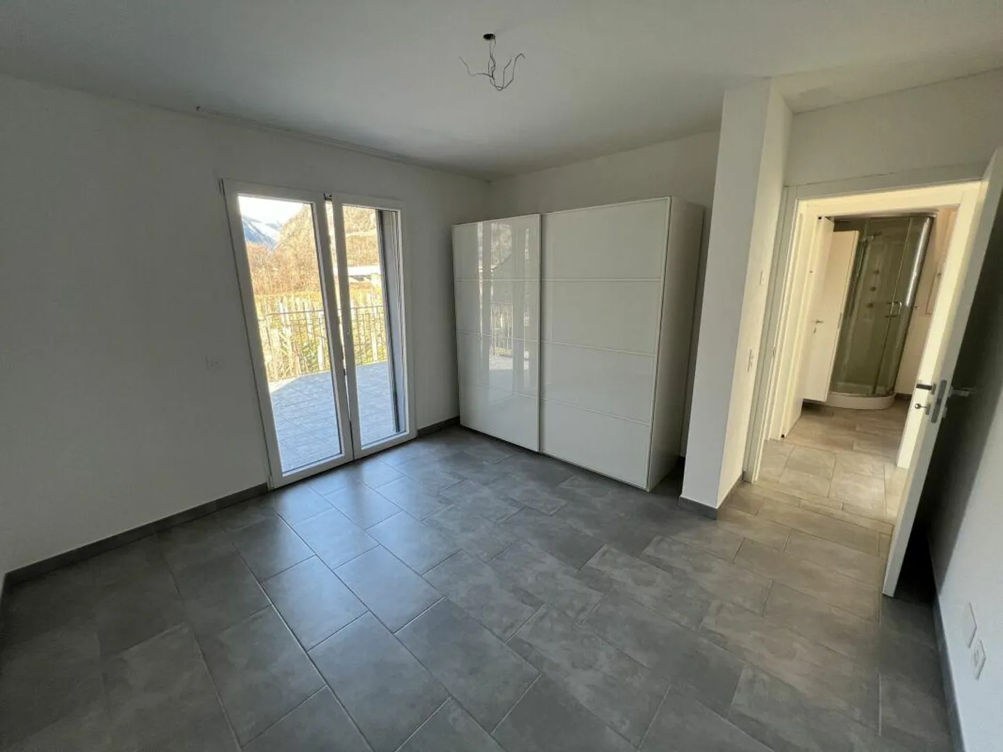 Maison moderne jumelée, 4.5 + 3.5 pièces avec grand jardin - Photo 13 sur 17
