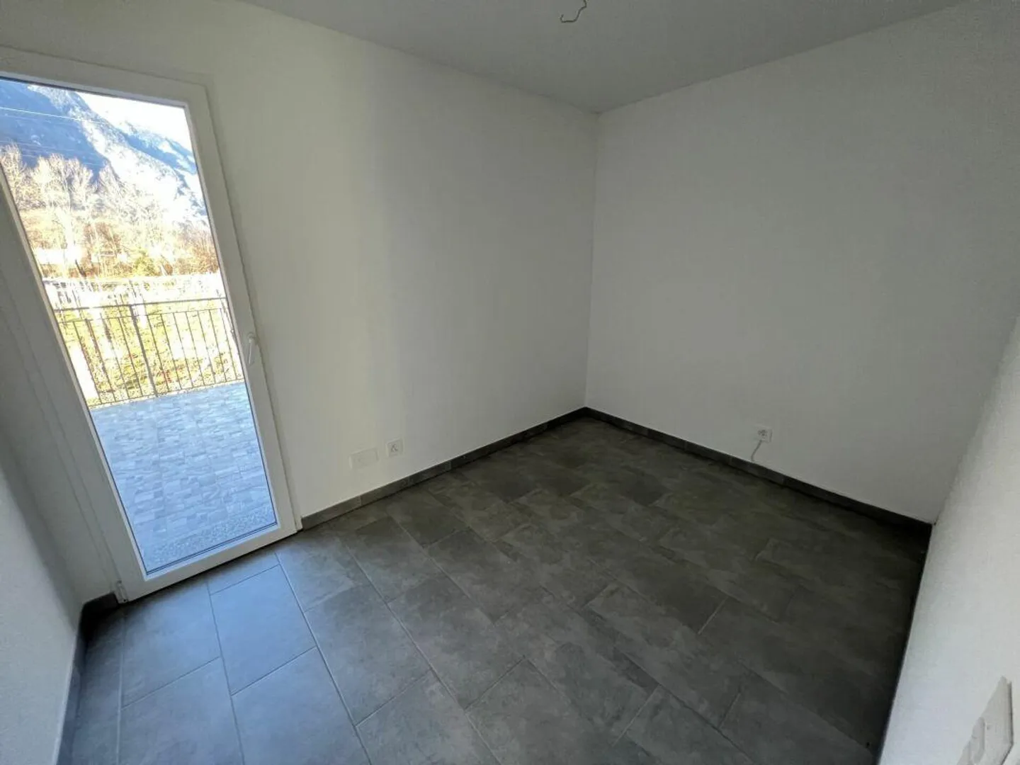 Maison moderne jumelée, 4.5 + 3.5 pièces avec grand jardin - Photo 14 sur 17