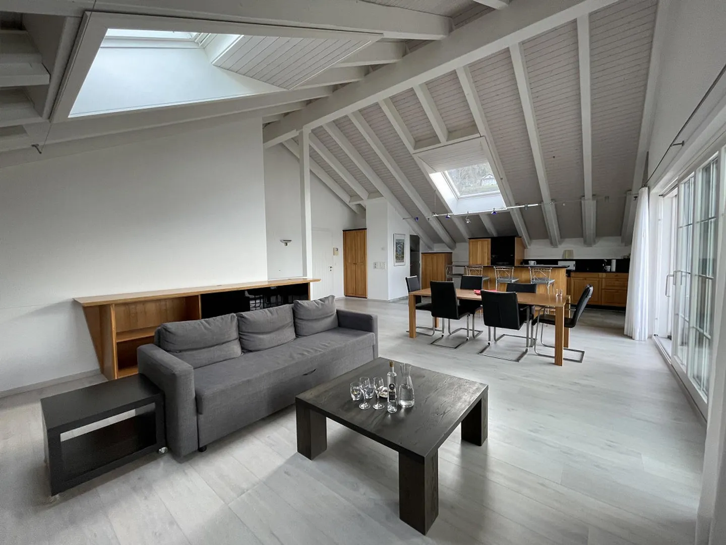 Grosse 2.5-Z- Wohnung an Traumlage mit wunderschöner See- u. Bergsicht - Foto 8 von 11