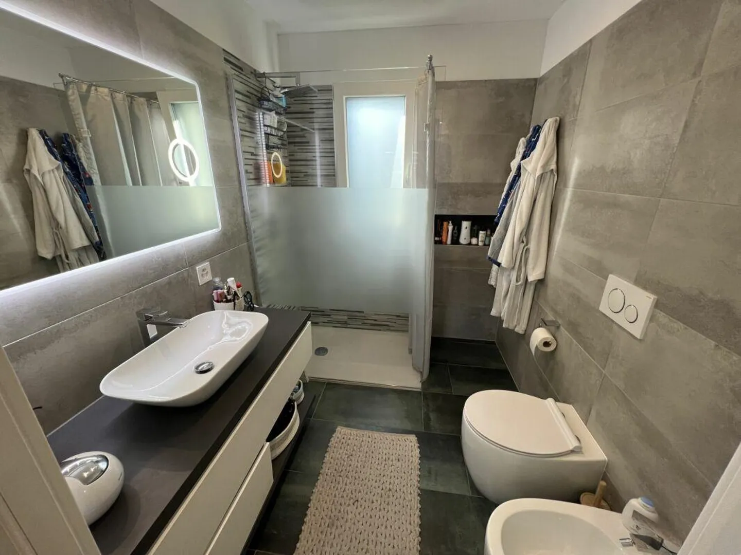 Maison moderne jumelée, 4.5 + 3.5 pièces avec grand jardin - Photo 8 sur 17