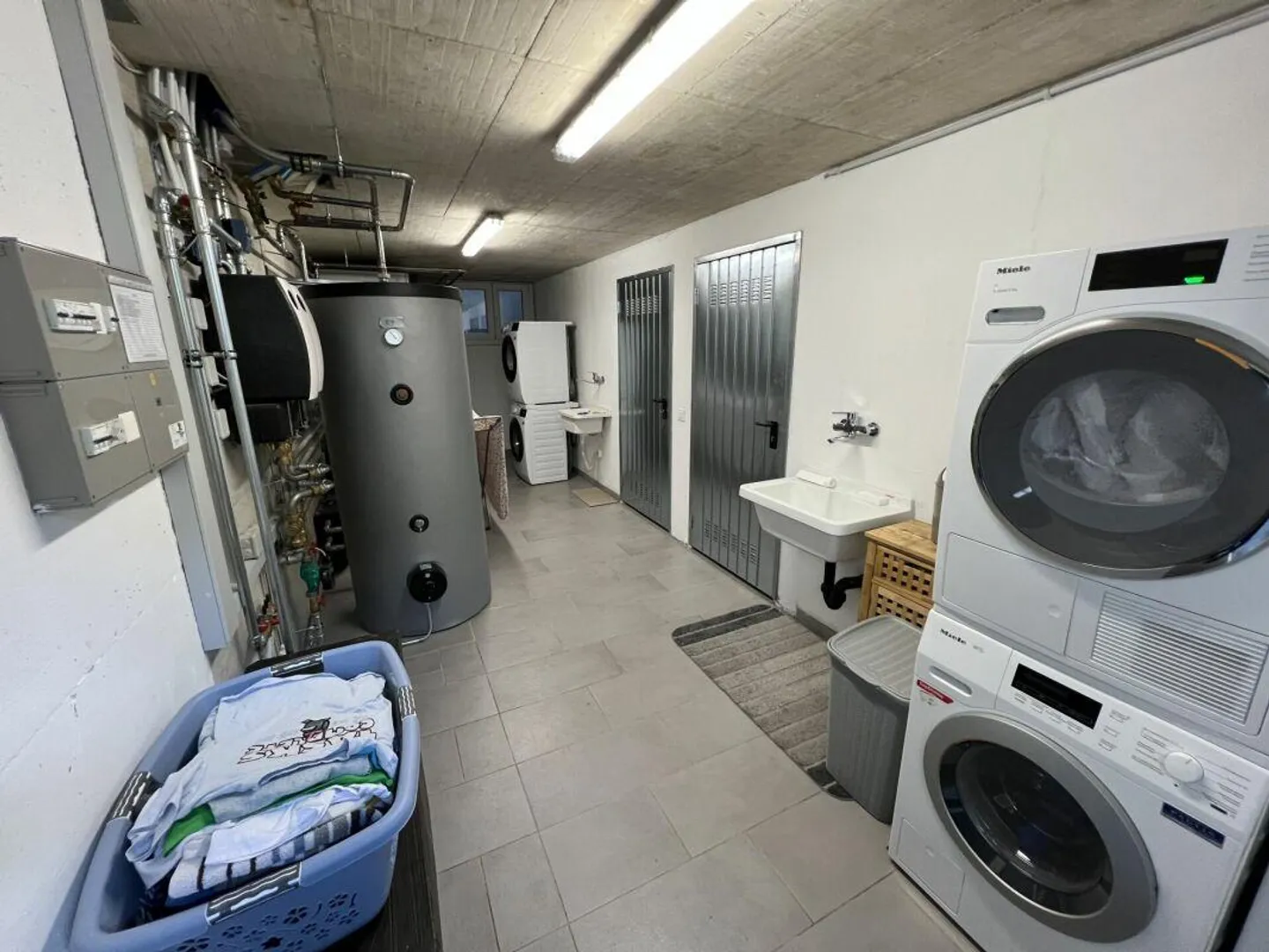 Maison moderne jumelée, 4.5 + 3.5 pièces avec grand jardin - Photo 16 sur 17