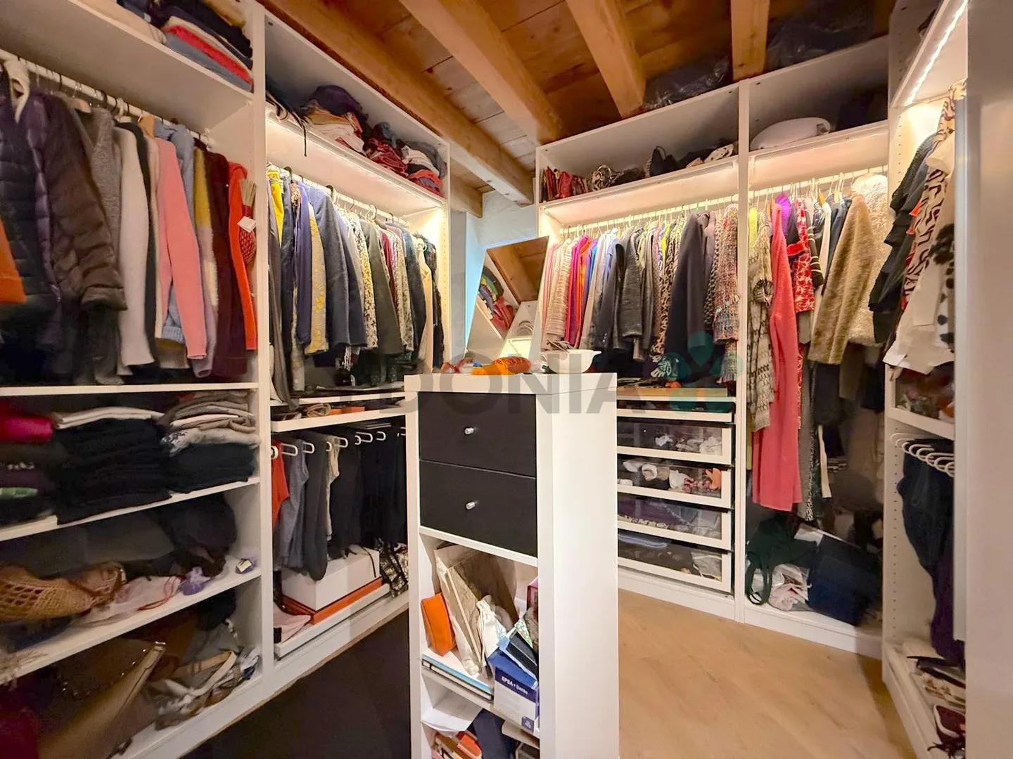 Sublime village house that combines modernity and the charm of the old - Photo 7 of 14